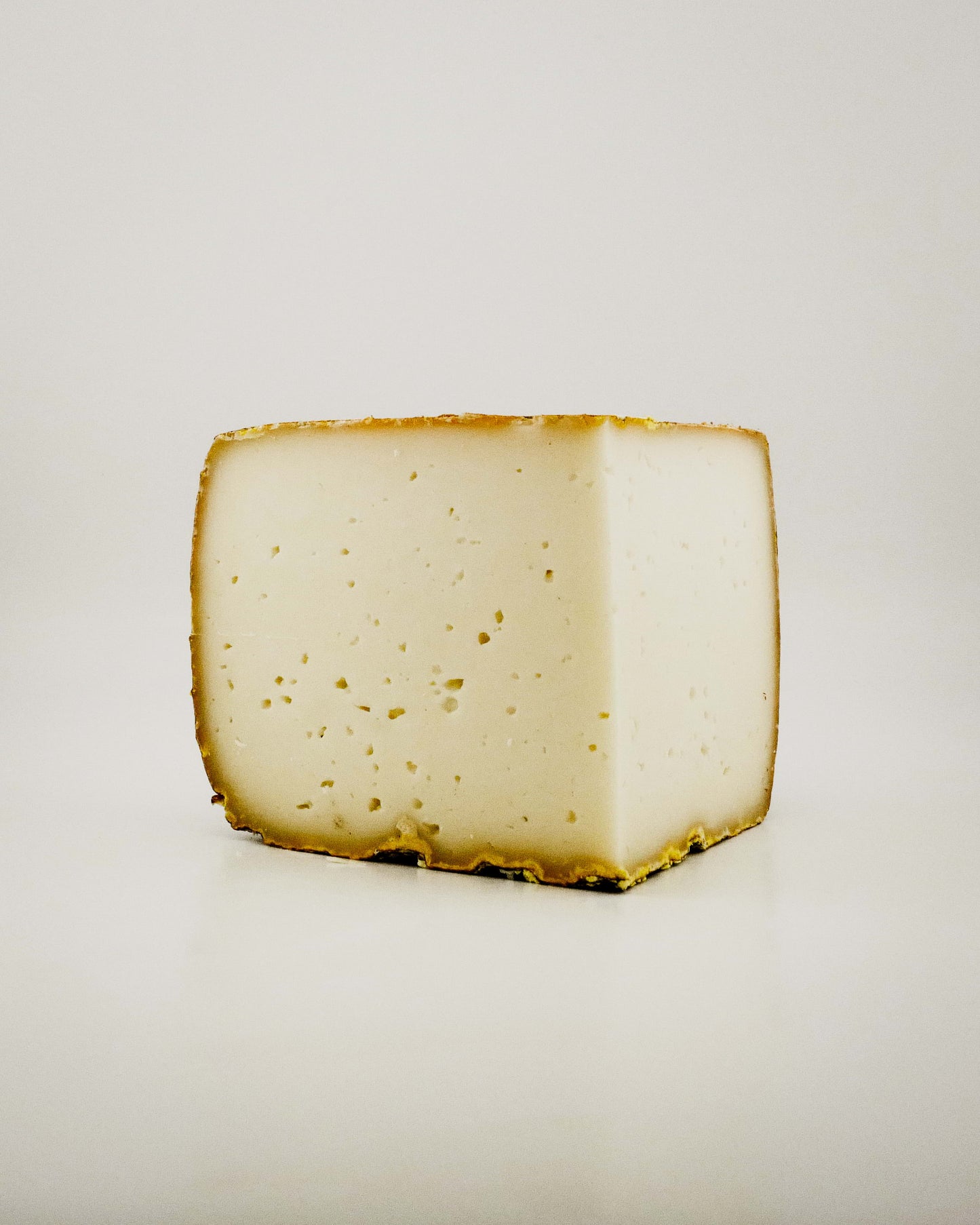 soft & light Toma cow's milk cheese