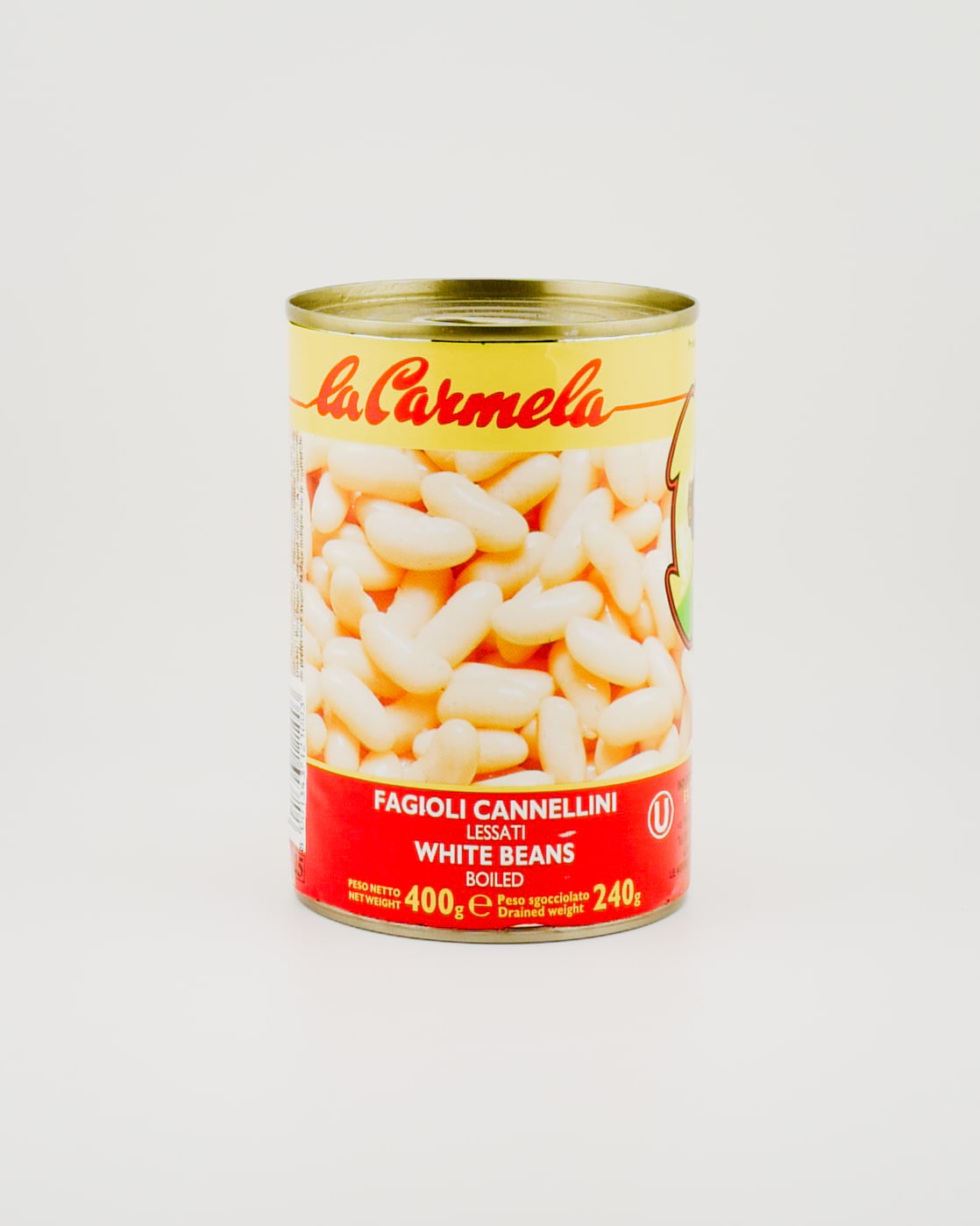 Canellini beans white background