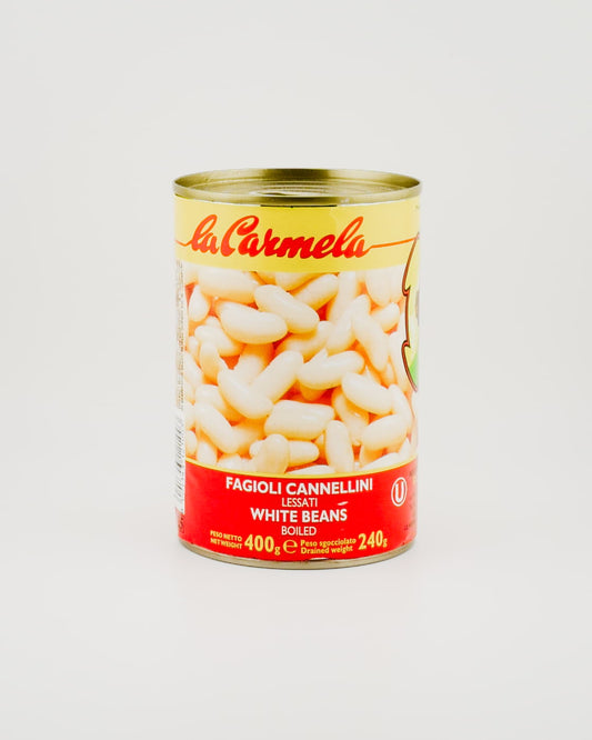 Canellini beans white background
